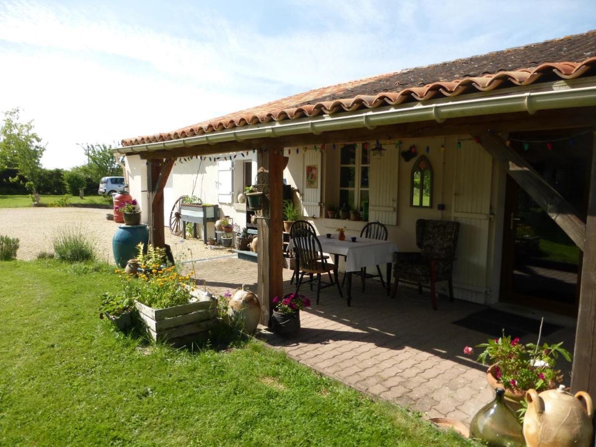 Chez Kate Bed & Breakfast Charroux  ภายนอก รูปภาพ