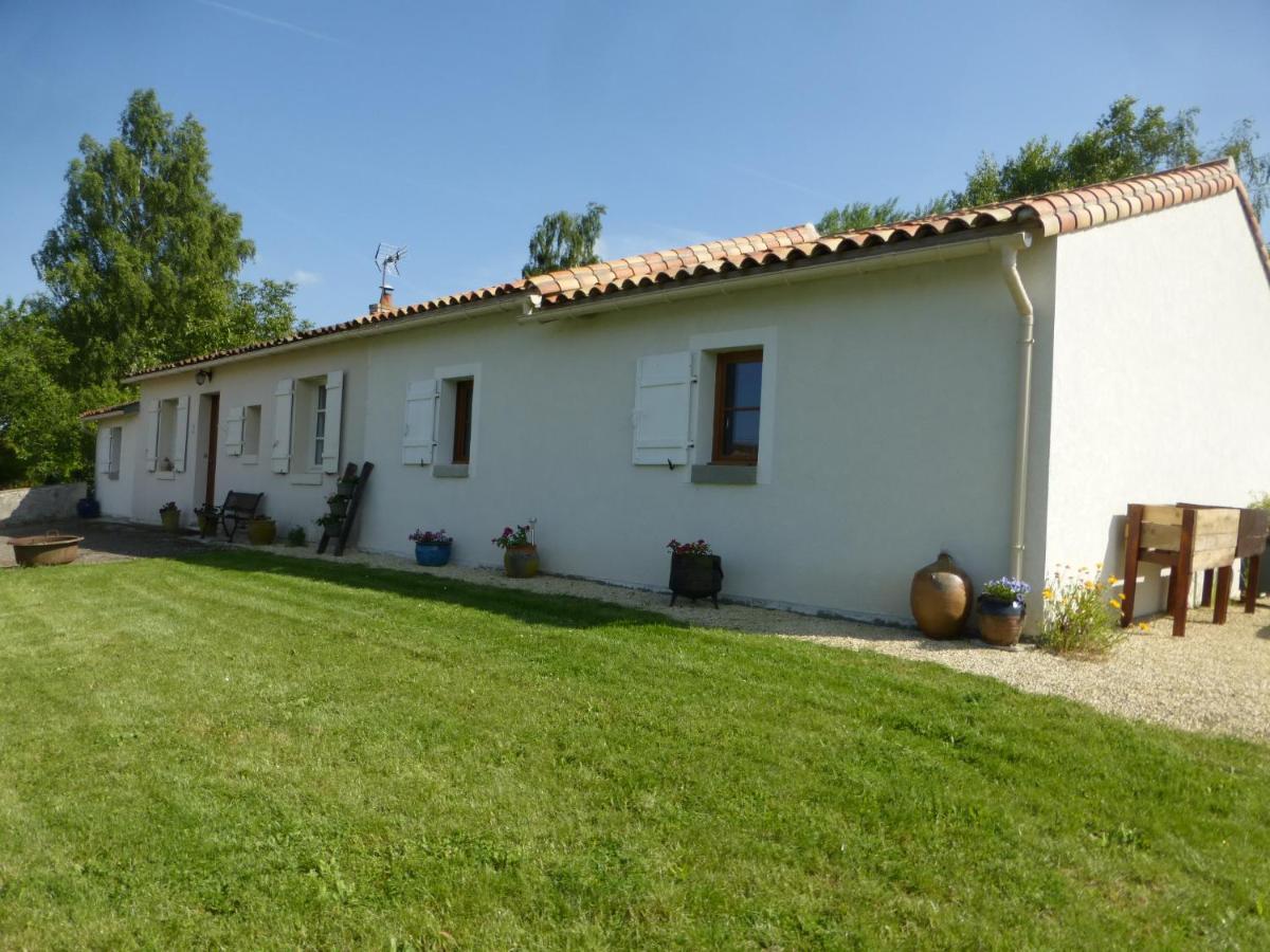 Chez Kate Bed & Breakfast Charroux  ภายนอก รูปภาพ