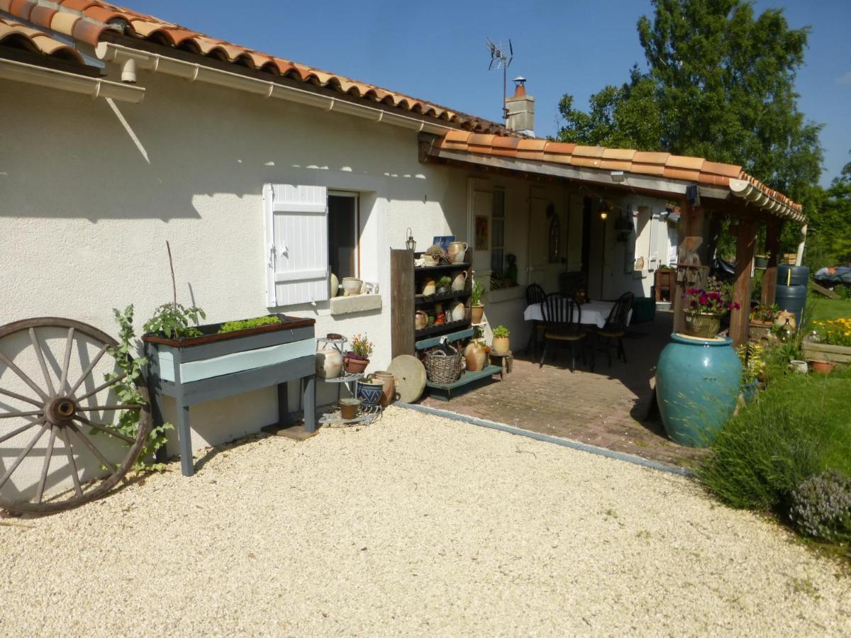 Chez Kate Bed & Breakfast Charroux  ภายนอก รูปภาพ